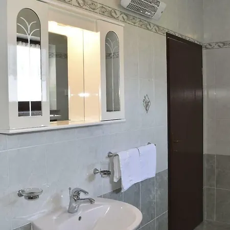 Persic Apartment